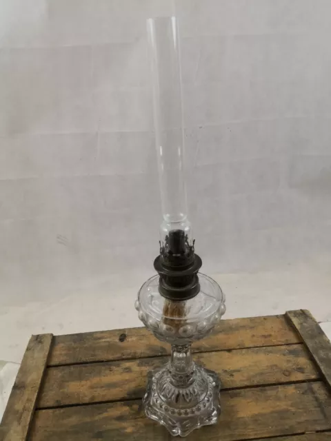 Lampe à pétrole ancienne en verre ou cristal/complète/old petrol lamp