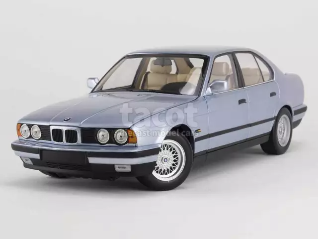Modellauto BMW 5er 535i E34 1988 hellblau metallic 1:18 Minichamps bei  Modellautocenter, 189,50 €