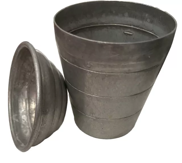 https://www.picclickimg.com/H-4AAOSwGfplFyMV/Vintage-MIRRO-Aluminum-Measuring-Cup-Shaker-With-Lid.webp