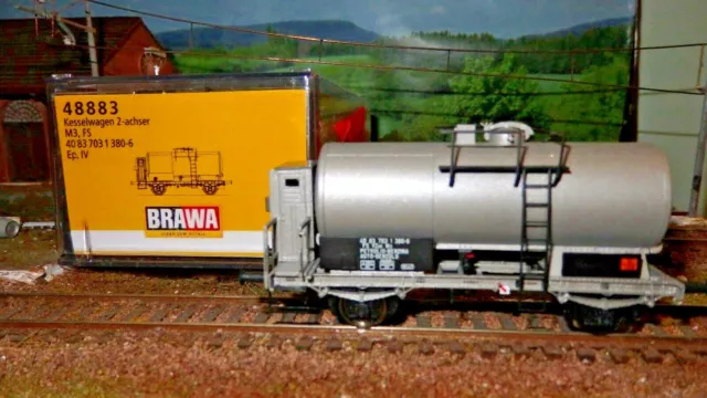 BRAWA 48883 Tank Citerne Type M3 FS, Livrée Aluminium, Panneaux Noir, Guérite