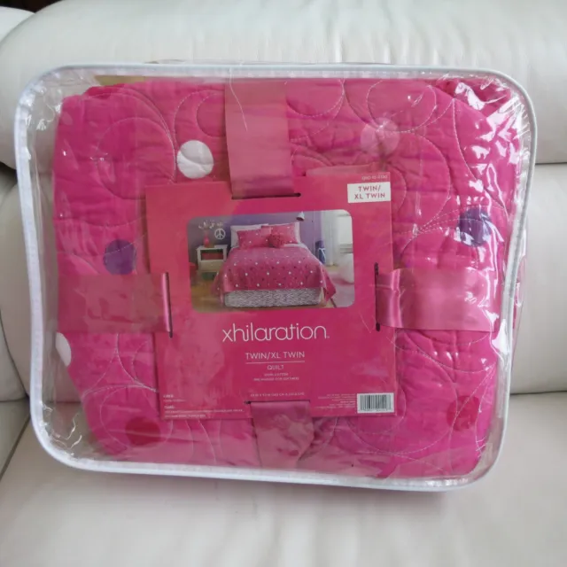 Brand New Xhilaration TwinXL Hot Pink with Polka Dots Cotton Comforter