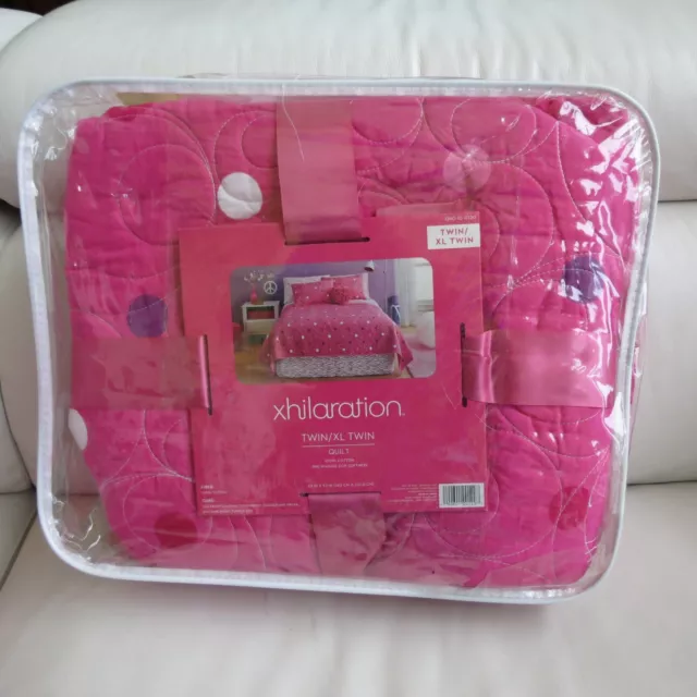 Brand New Xhilaration TwinXL Hot Pink with Polka Dots Cotton Comforter Brand New Xhilaration TwinXL Hot Pink with Polka Dots Cotton Comforter