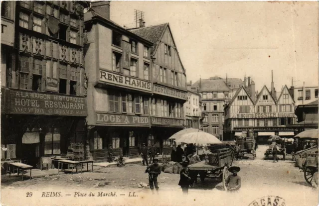CPA REIMS-Place du Marché (346965)