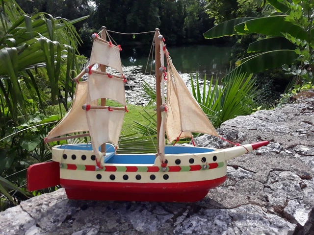 Petit Voilier Jouet Ancien - Longueur 20 Cm X Hauteur 30 Cm - Bateau Déco