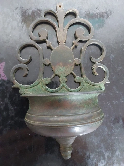 Acquasantiera antica da parete in ottone  da muro collezione d' epoca