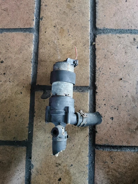 Mercedes-Benz W203 CL203 Pompe à Eau À L'Eau de Circulation A2038350164