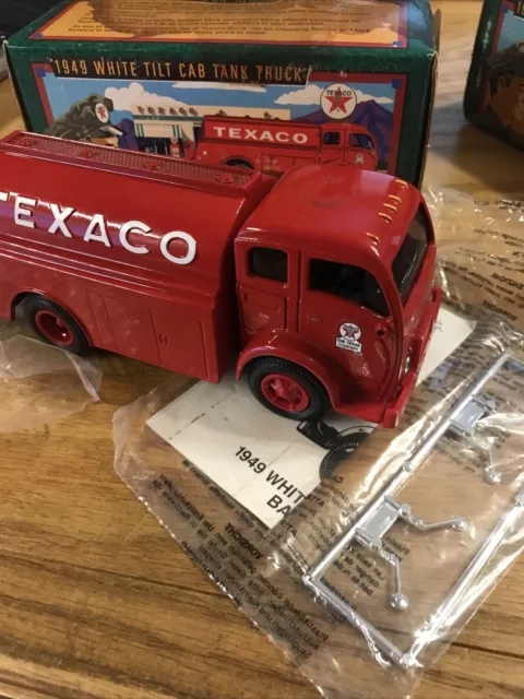 Ertl 1949 Texaco White Tilt Cab Tank Truck Die Cast Metal Bank