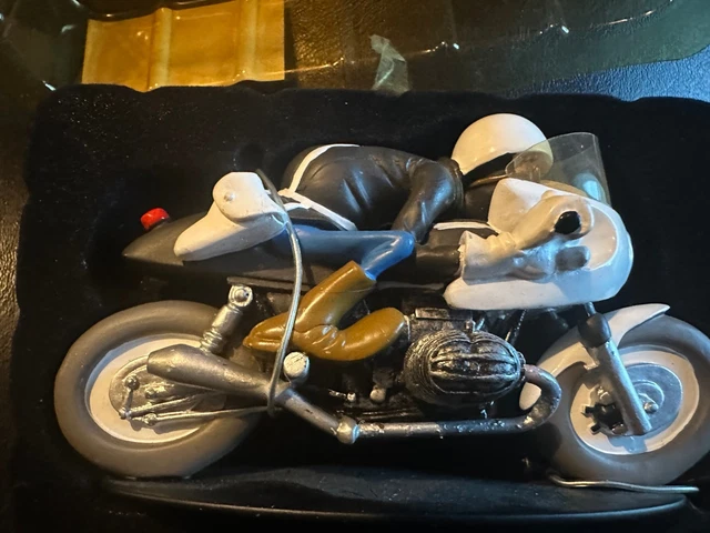Joe Bar Team, Figurine En Résine, Le Policier Gégé Lapole Sur Sa Bmw Special Jbt Interceptor