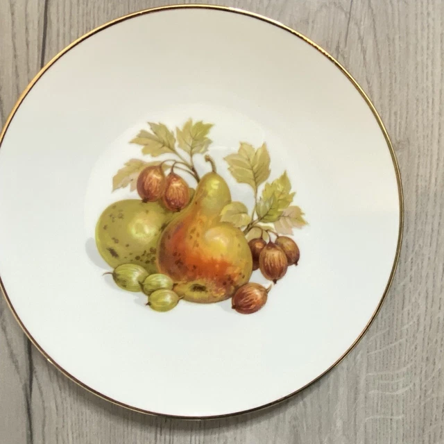 Jahre Bareuther Waldsassen 49 Plate 7.75" Bavaria Germany Fruit Salad Lunch Gold