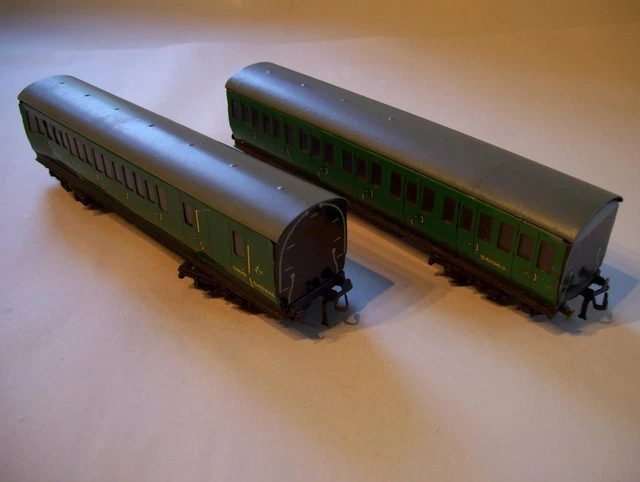 HORNBY DUBLO 2 RAIL 2x SOUTHERN GREEN SUBURBAN COACH CARRIAGE OO GAUGE 00
