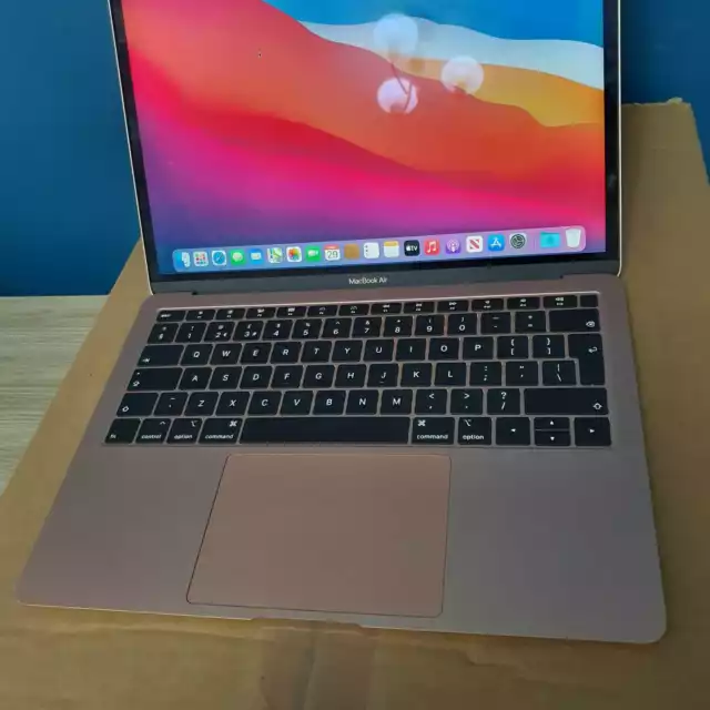 APPLE MacBook Air with Retina Core i5 (2019) 8GB 128GB SSD 13.3" battery fault