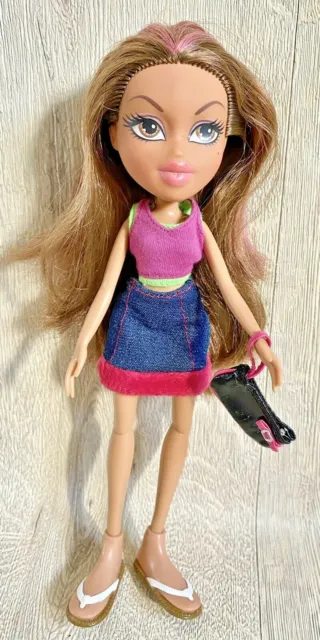 Bratz Doll MGA Yasmin 2015 Outfit Flip Flops Skirt Top Handbag Figure Toy