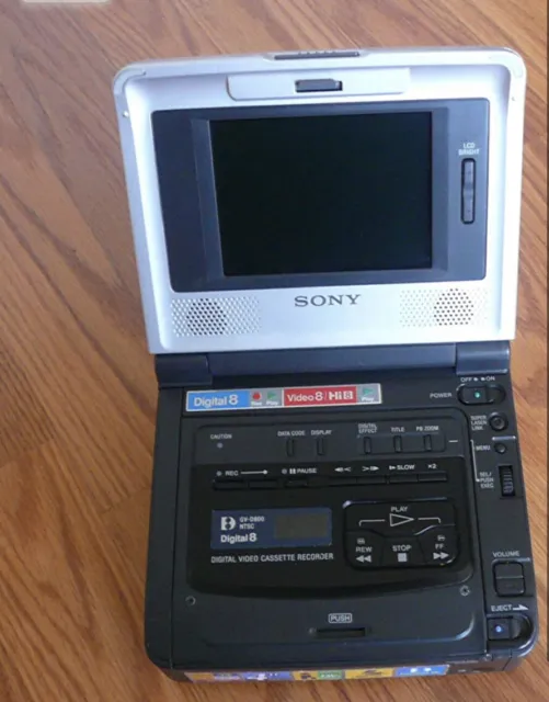 Sony Video Walkman GV-D800 DIGITAL8 Hi8 8MM . Comes with AC ADAPTER tested NTSC