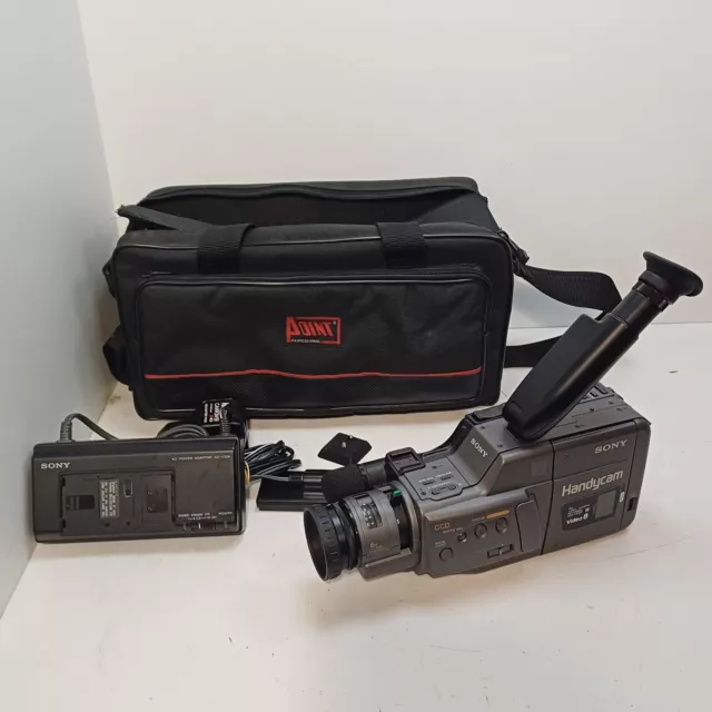 Sony CCD-F250E Handycam Video8 PAL +Charger Video-8 Caméscope *** Powers on