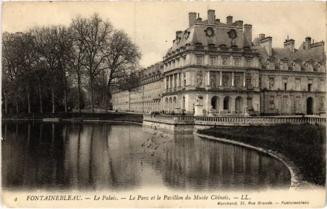 CPA Fontainebleau Le Palais Le Parc et le Pavillon (1269201)