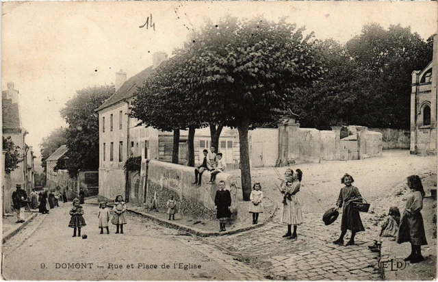 CPA Domont Rue et Place de l'Eglise FRANCE (1307889)