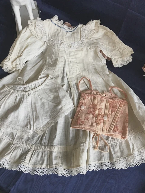 Poupée Ancienne : Robe  et  Sous-vêtements Anciens