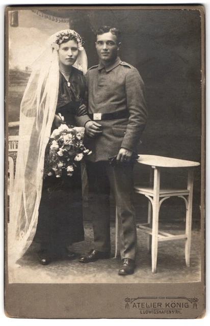Fotografie Atelier König, Ludwigshafen a. Rh., Portrait Soldat in Feldgrau Unif