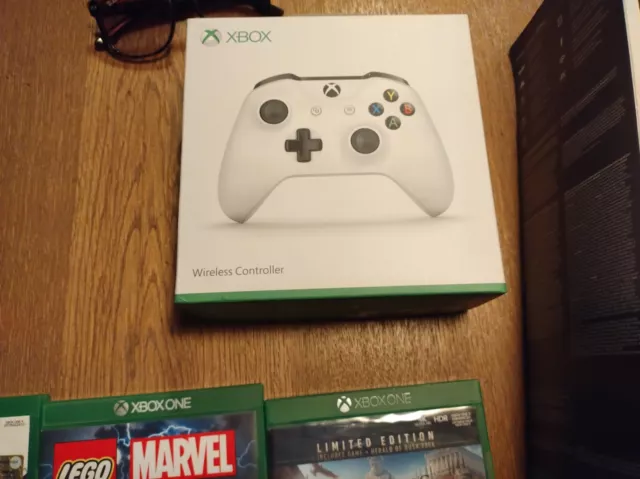 Microsoft Xbox One X 1TB  + Giochi + Controller