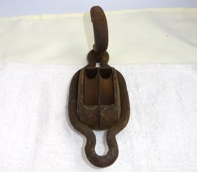 VINTAGE IRON DOUBLE PULLEY BLOCK & TACKLE w HOOK OLD BARN INDUSTRIAL SALVAGE