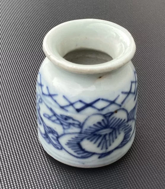 Porzellan Vase Blauweiß Epoche. Ca 1850. Ca.4,4 cm Durchmesser￼, ca. 5 cm hoch.