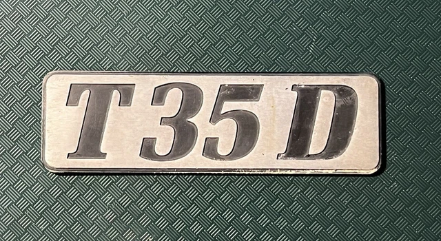 RENAULT T 35 D - DISTINTIVO AUTO/EMBLEMA IN METALLO - 145x43 MM