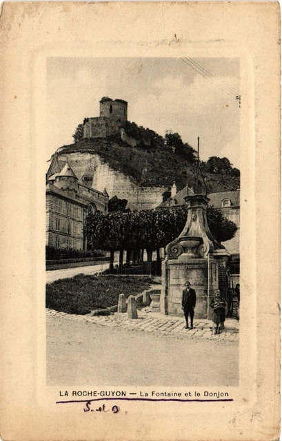 CPA La ROCHE-GUYON - La Fontaine et la Donjon (519952)