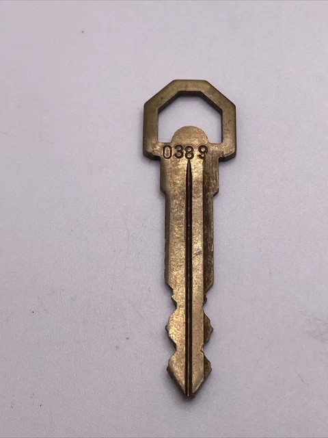 Llave de latón vintage única