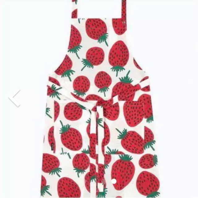 NUEVO Delantal Marimekko Mansikkavuoret Patrón Fresa Productos de Cocina Rojo Madre