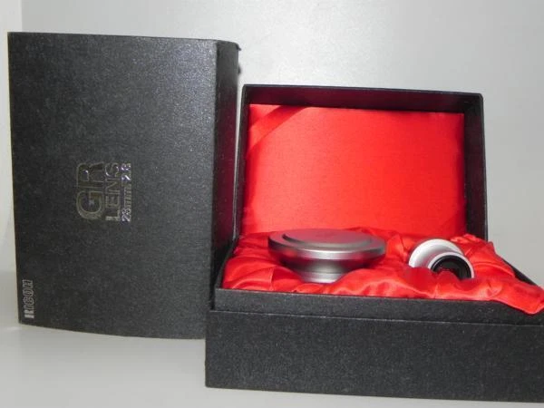 Limited edition RICOH GR 28mm/f2.8 lens set (L mount)
