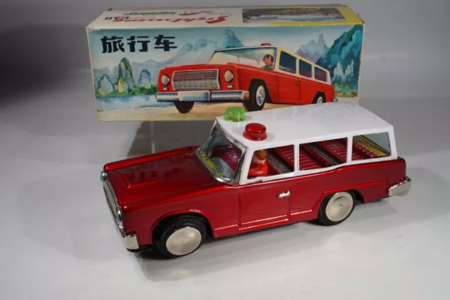 Lagerfund Red China  ME 752 “Rescue Car with Driver” Blechspielzeug Auto - 23 cm