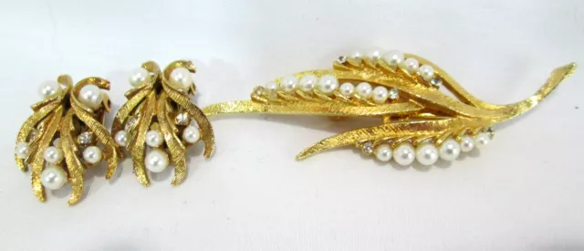 Ensemble de broches anciennes gouttes de perles et rubans texturés ton or clip boucles d'oreilles assorti