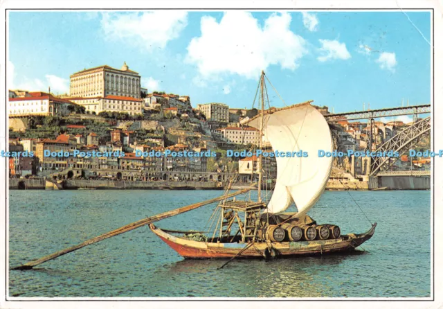 D044641 Porto. Portugal. River Douro. View of Porto. Rabelo. Boat. Centro de Car