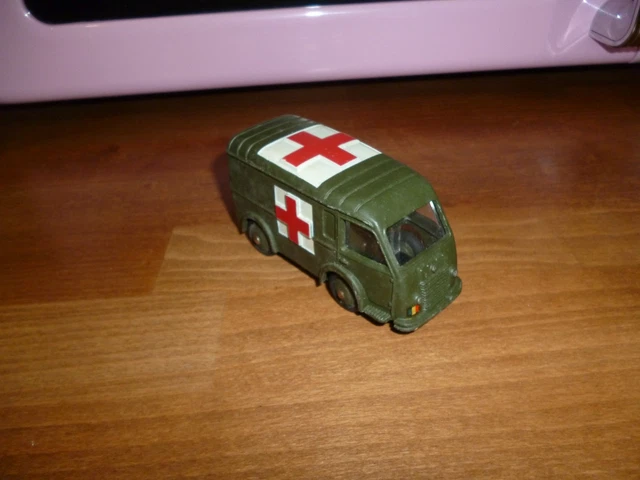 Voiture Miniature Dinky Toys - Ambulance Militaire - Fabriqué En France Par Meccano - Occasion