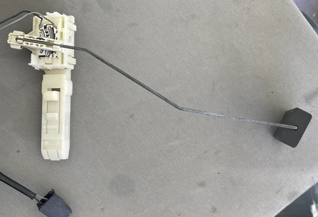 ORG. AUDI A4 B5 Tankgeber 8D0919673C Kraftstoffanzeige Tankanzeige ...