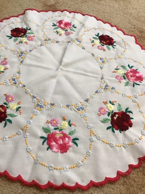 Vintage Floral Round  Pretty Embroidery Doily