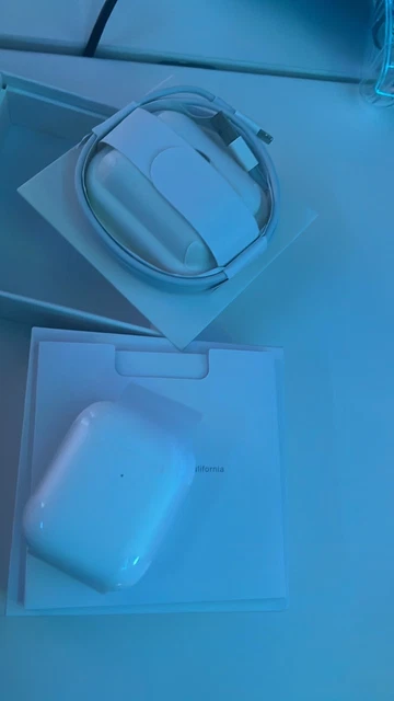 Apple AirPods 2nd Generation with Charging Case - White.Can Do Delivery 3