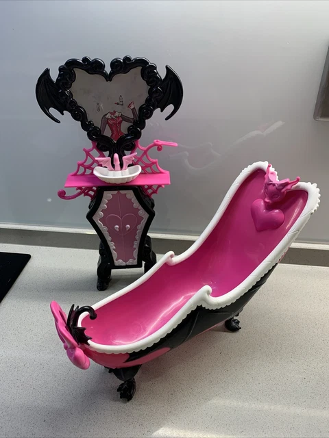 MONSTER HIGH DRACULAURA’S Powder Room play set Plastic bath & Vanity ...