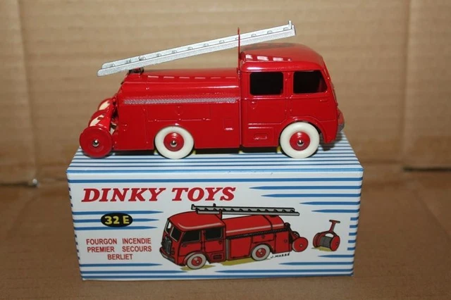 AX132 DINKY TOYS FR 1/55 BERLIET FOURGON INCENDIE