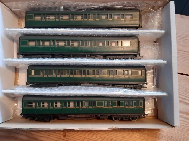 Hornby 00 scale model railway coaches 1930s southern Railway x 4