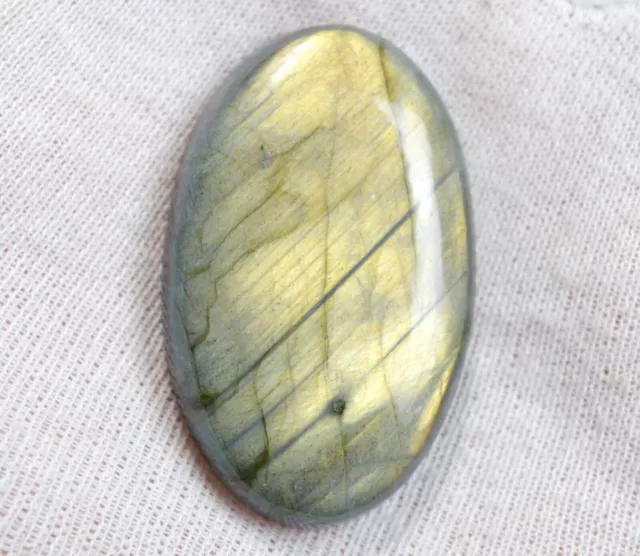 Labradorite 129 carats - cabochon pierre naturelle - Madagascar // CV70