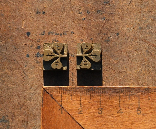 2x Messingornament Zierornament Messing Buchbinden Blindprägung Ornament Leder´
