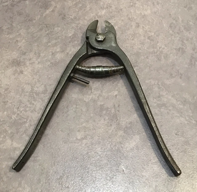 Pince Coupante Ancienne N°19 – Marque Peugeot Frères, Outil Vintage – Occasion Fonctionnelle