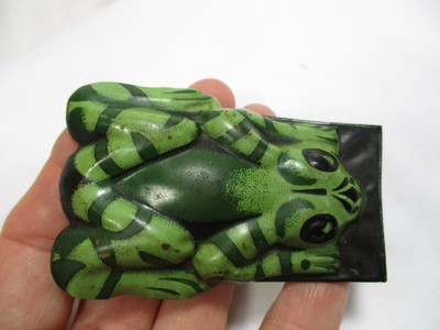 Vintage 1950s Tin Litho Green Frog Clicker Noisemaker Toy - Brooklyn NY-