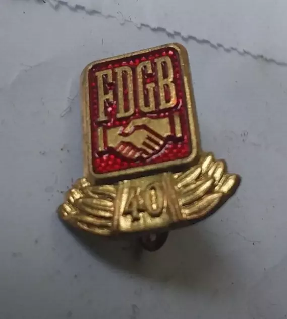 pin's insigne rda ddr allemagne de l est fdgb 40 ans