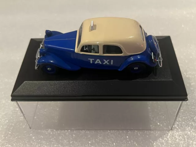PRESSE ATLAS UNIVERSAL HOBBIES Citroën Traction 11 Taxi 1/43 Voiture Miniature