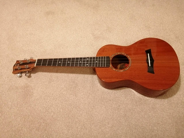 Snail SUT-M3 tenor ukulele, solid mahogany, gloss, inc gigbag