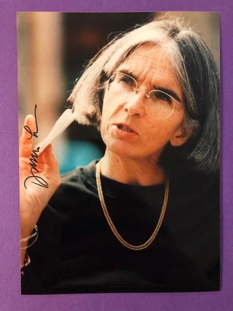 Donna Leon 13x18 cm Signiertes Foto. Autogramm / Autograph