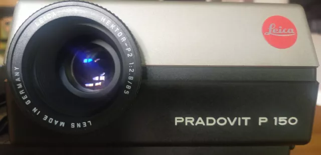 Projecteur diapositives LEICA PRADOVIT P150