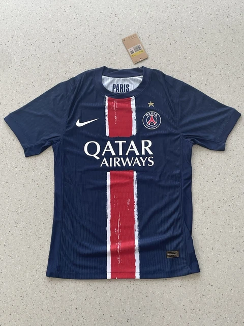 Pour information. C'est le maillot extérieur de la saison 1995-1996 # PSG